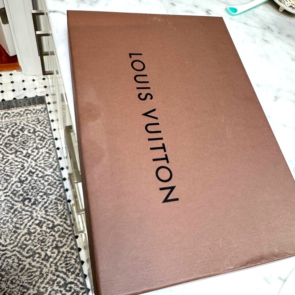 Louis. Hutton Original Scarf Box